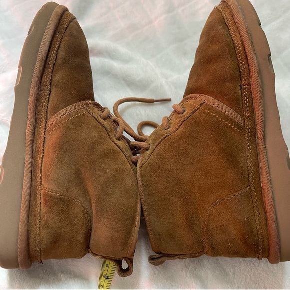 UGG kids Neumel II Boot chestnut low top boots kids unisex size 5 - Picture 9 of 9